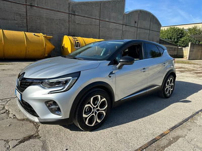 Renault Captur Full Hybrid E-Tech 145 CV Techno Fast Track del 2022 usata a Lissone