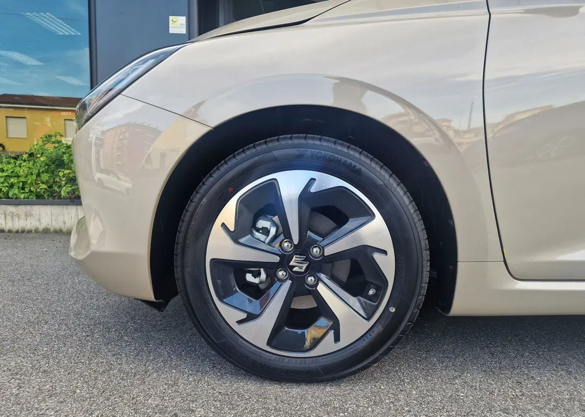 Suzuki Swift nuova a Milano (15)