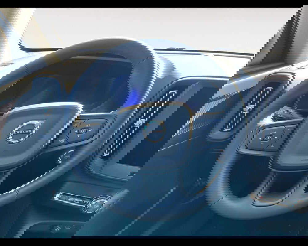 Volvo XC40 nuova a Ravenna (15)