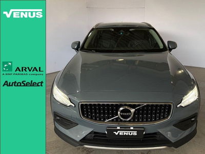 Volvo V60 Cross Country B4 (d) AWD Geartronic Business Pro Line del 2021 usata a Monza