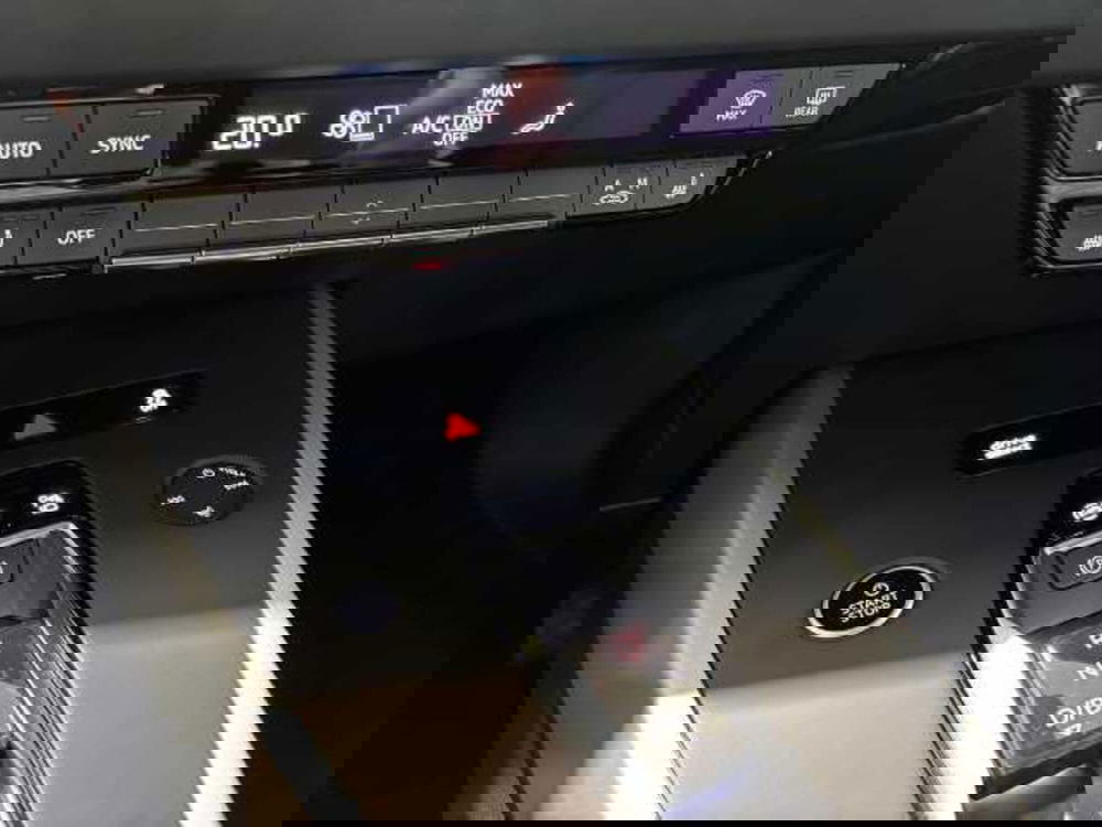 Audi Q4 Sportback nuova a Prato (9)