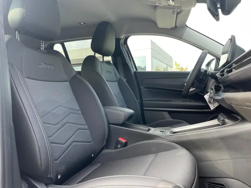 Jeep Avenger nuova a Ancona (17)
