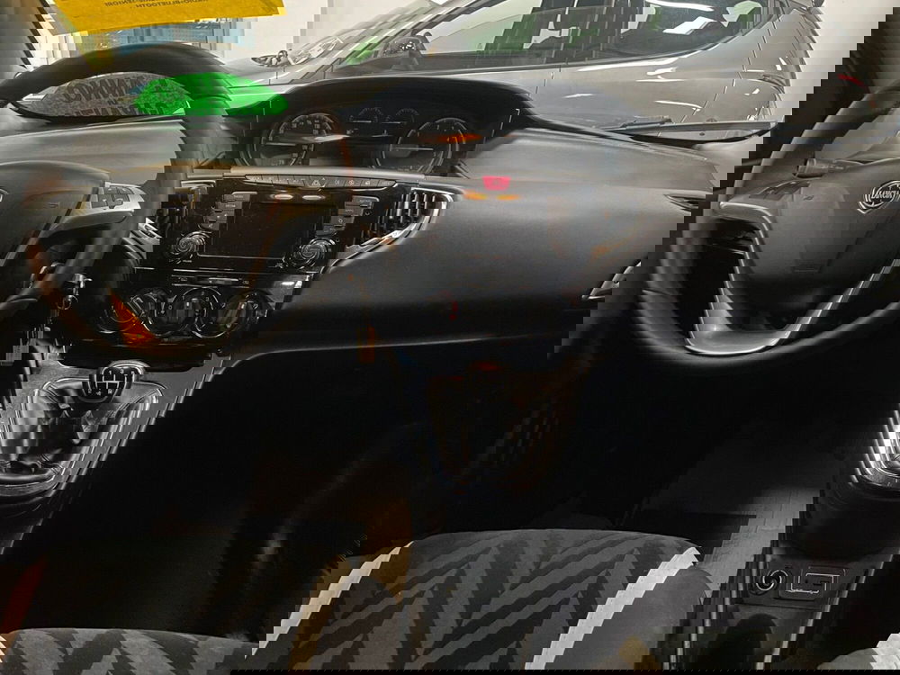 Lancia Ypsilon usata a Lucca (12)