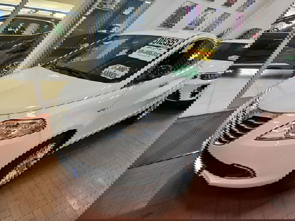 Lancia Ypsilon usata a Lucca