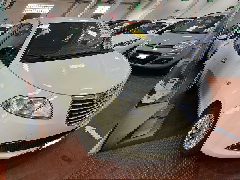 Lancia Ypsilon usata a Lucca (4)