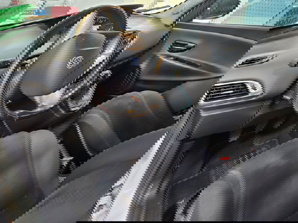 Lancia Ypsilon usata a Lucca (7)