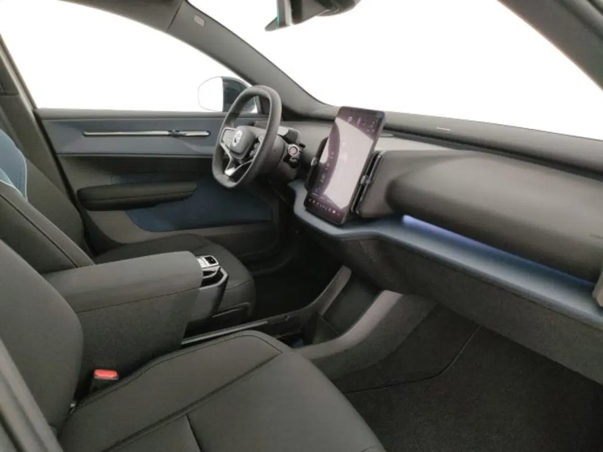 Volvo EX30 Cross Country nuova a Modena (11)