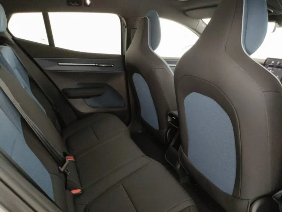 Volvo EX30 Cross Country nuova a Modena (16)