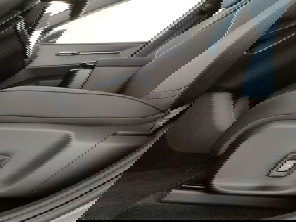 Volvo EX30 Cross Country nuova a Modena (17)