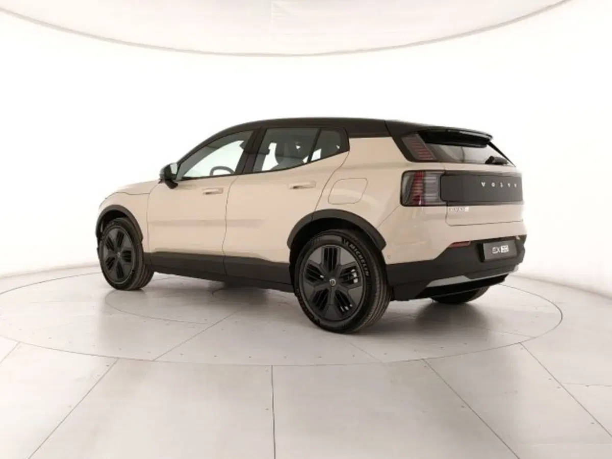 Volvo EX30 Cross Country nuova a Modena (3)