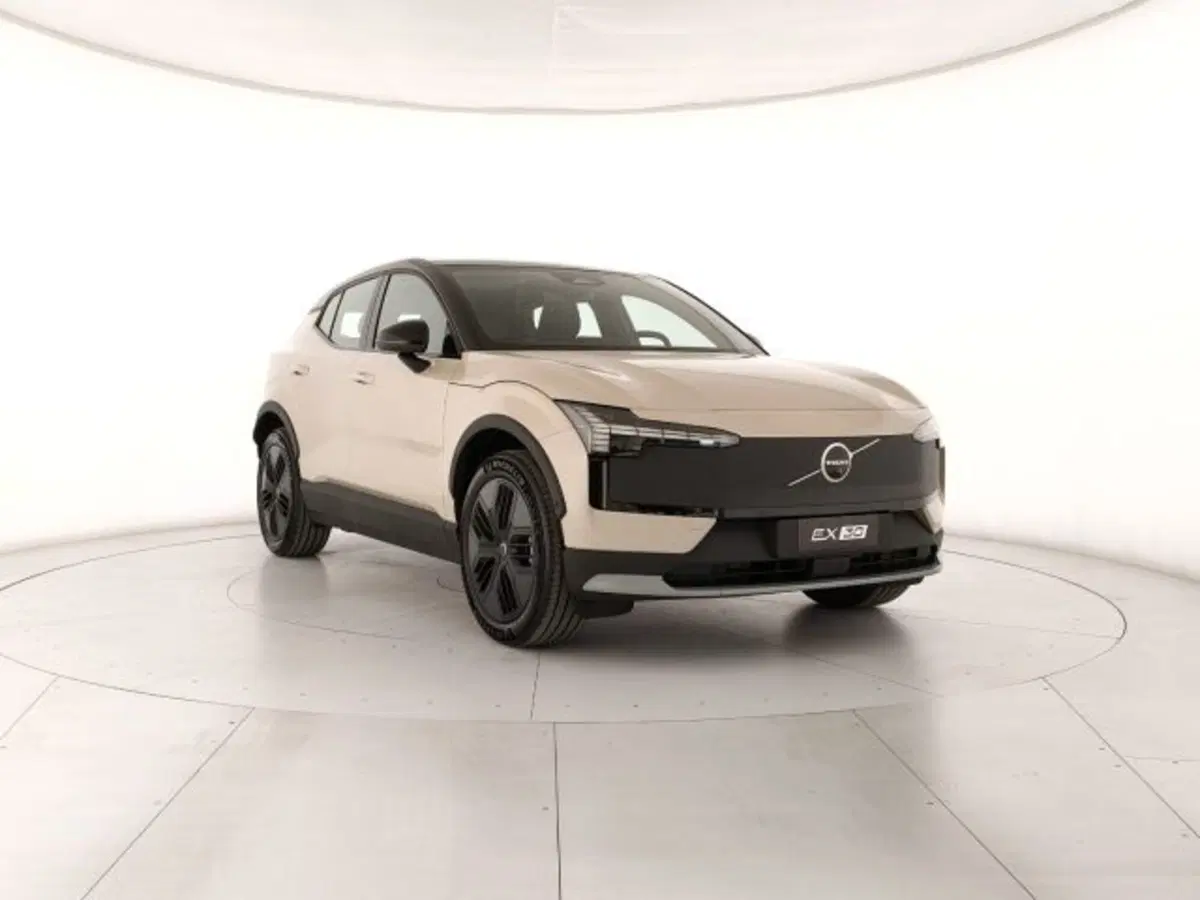 Volvo EX30 Cross Country nuova a Modena (6)