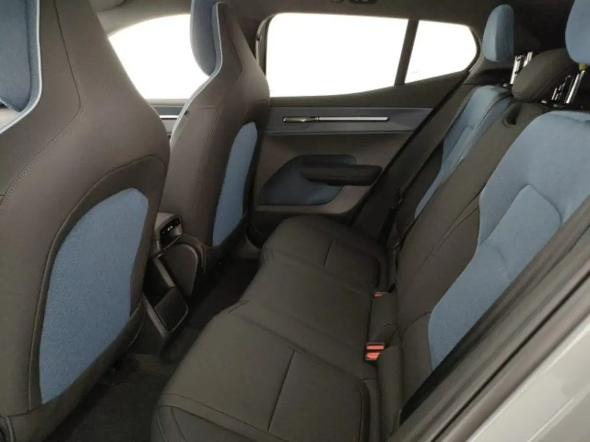 Volvo EX30 Cross Country nuova a Modena (9)