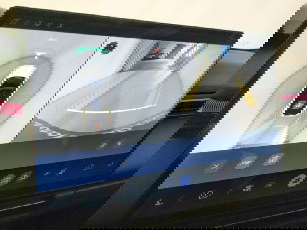 Lynk & Co 08 nuova a Modena (17)