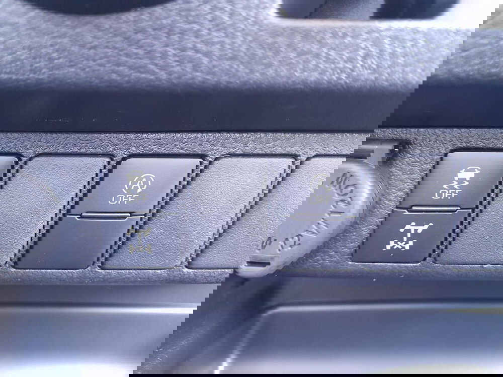 Toyota Hilux nuova a L'Aquila (10)