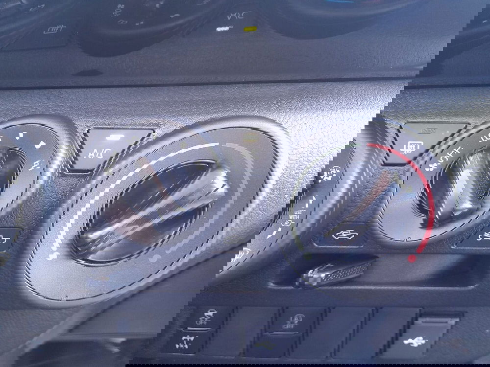 Toyota Hilux nuova a L'Aquila (14)