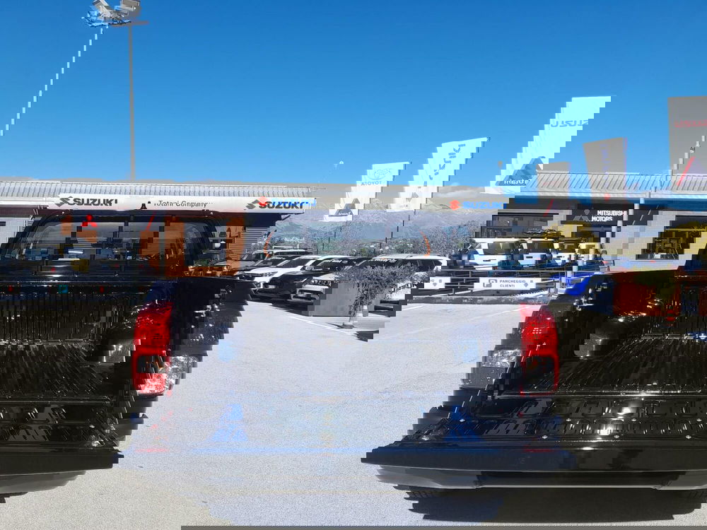 Toyota Hilux nuova a L'Aquila (2)