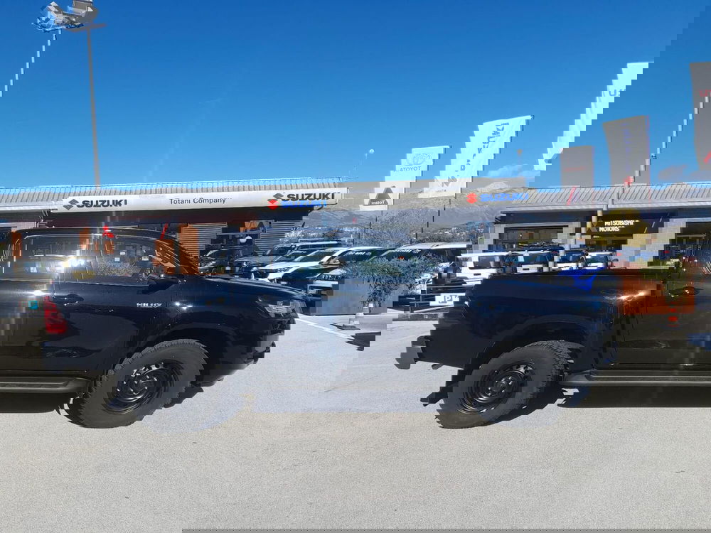 Toyota Hilux nuova a L'Aquila (4)
