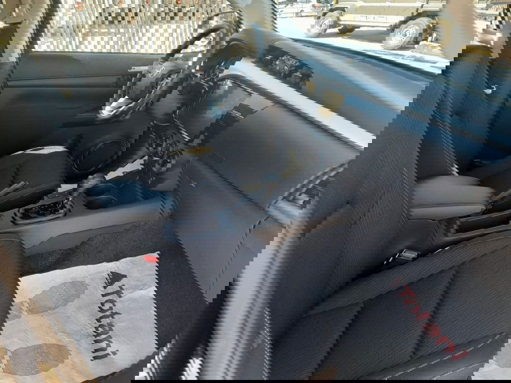 Toyota Hilux nuova a L'Aquila (5)