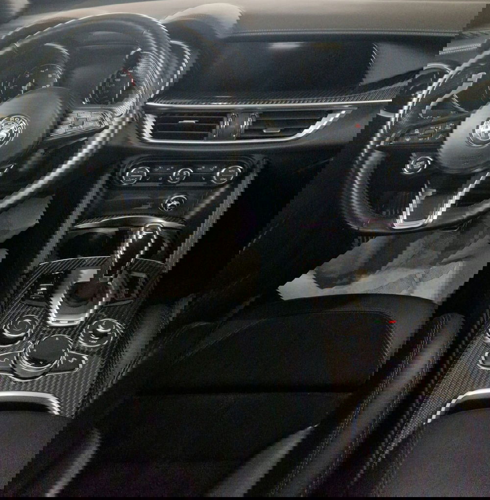 Alfa Romeo Stelvio usata a Terni (11)