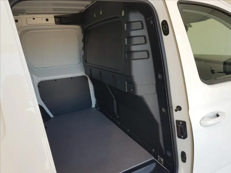 Volkswagen Caddy nuova a Lucca (13)
