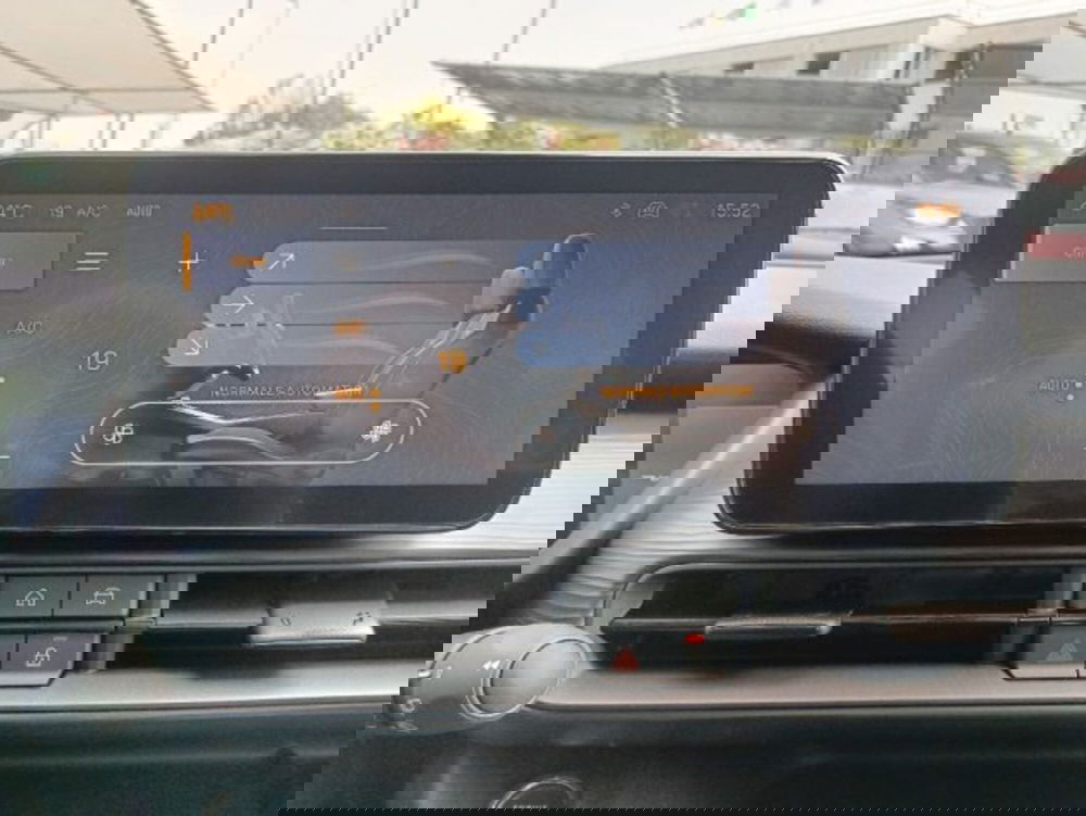 Jeep Avenger nuova a Brescia (12)