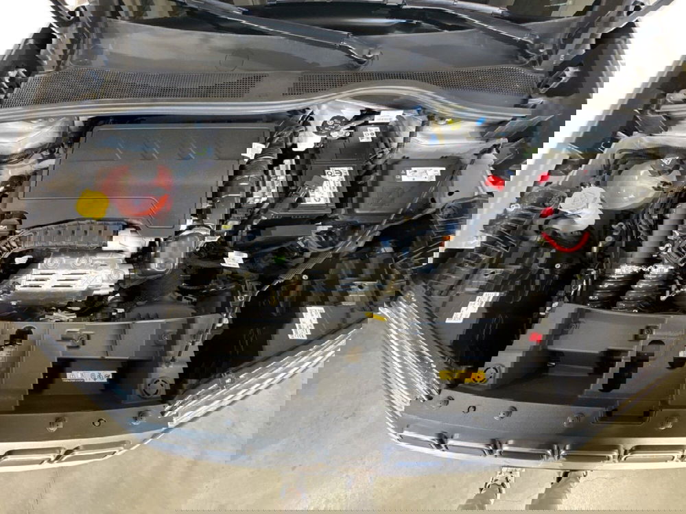 Jeep Avenger nuova a Caltanissetta (13)