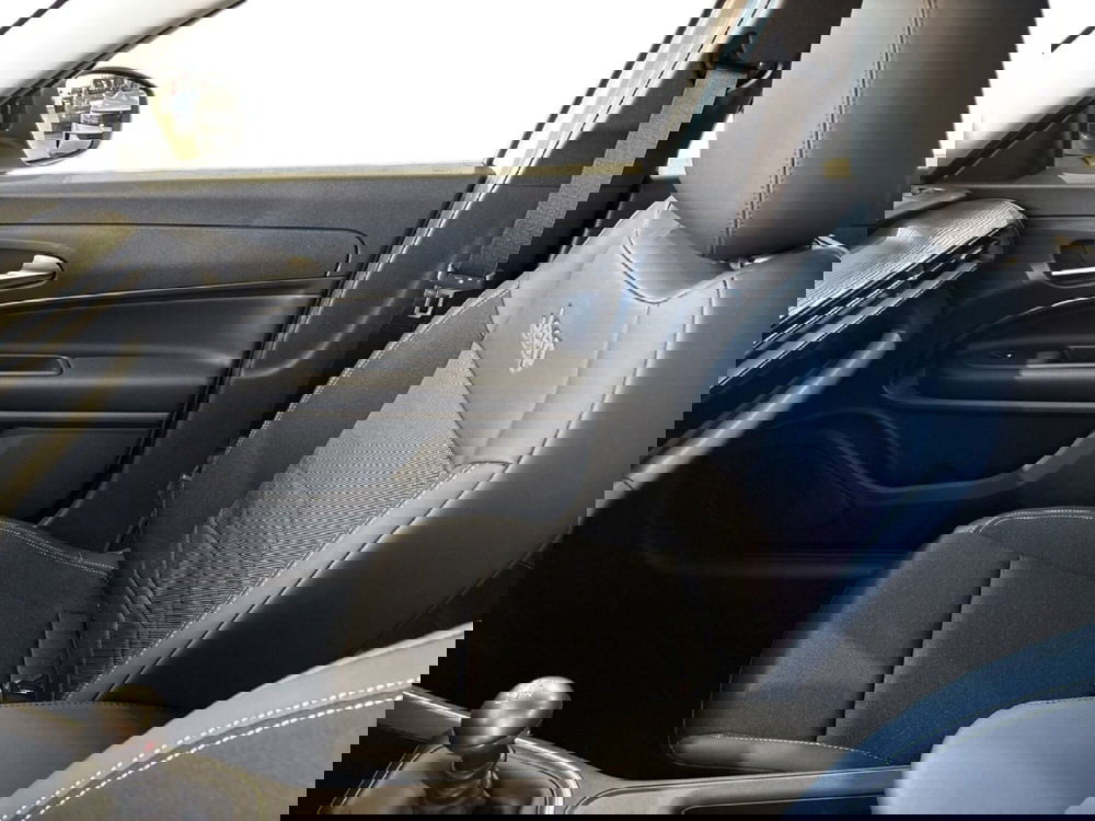 Jeep Avenger nuova a Caltanissetta (17)