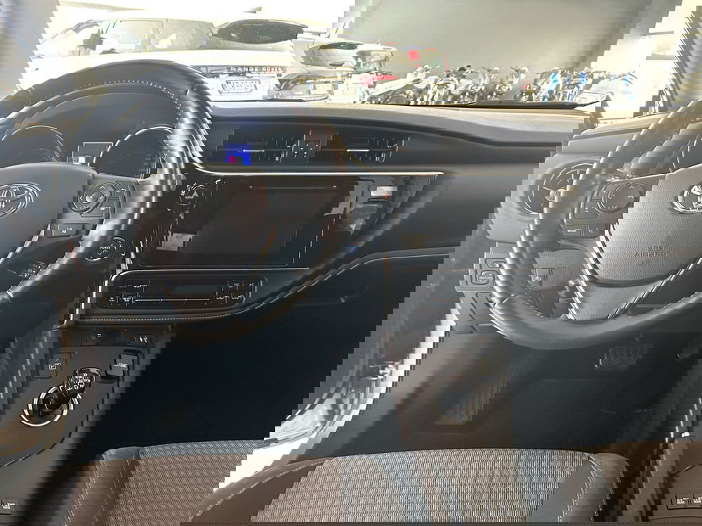 Toyota Auris Station Wagon usata a Ferrara (11)