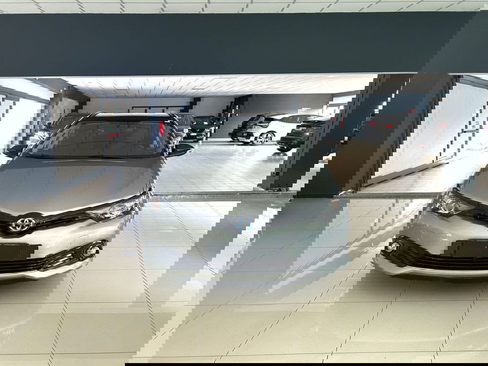 Toyota Auris Station Wagon usata a Ferrara (2)