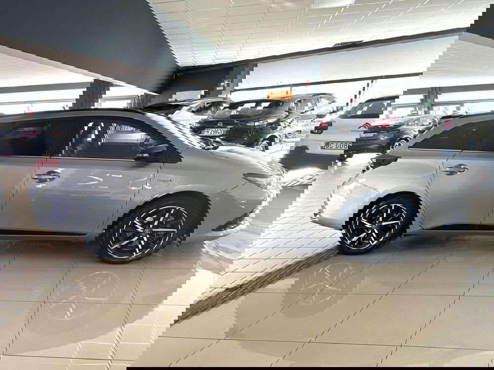 Toyota Auris Station Wagon usata a Ferrara (4)