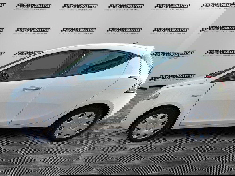 Lancia Ypsilon usata a Piacenza (2)