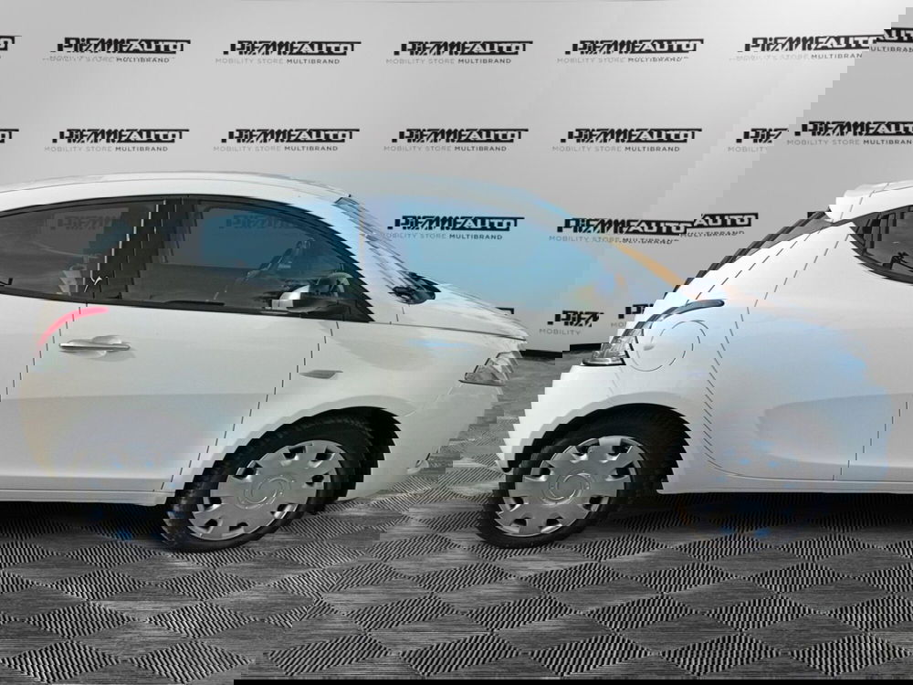 Lancia Ypsilon usata a Piacenza (7)