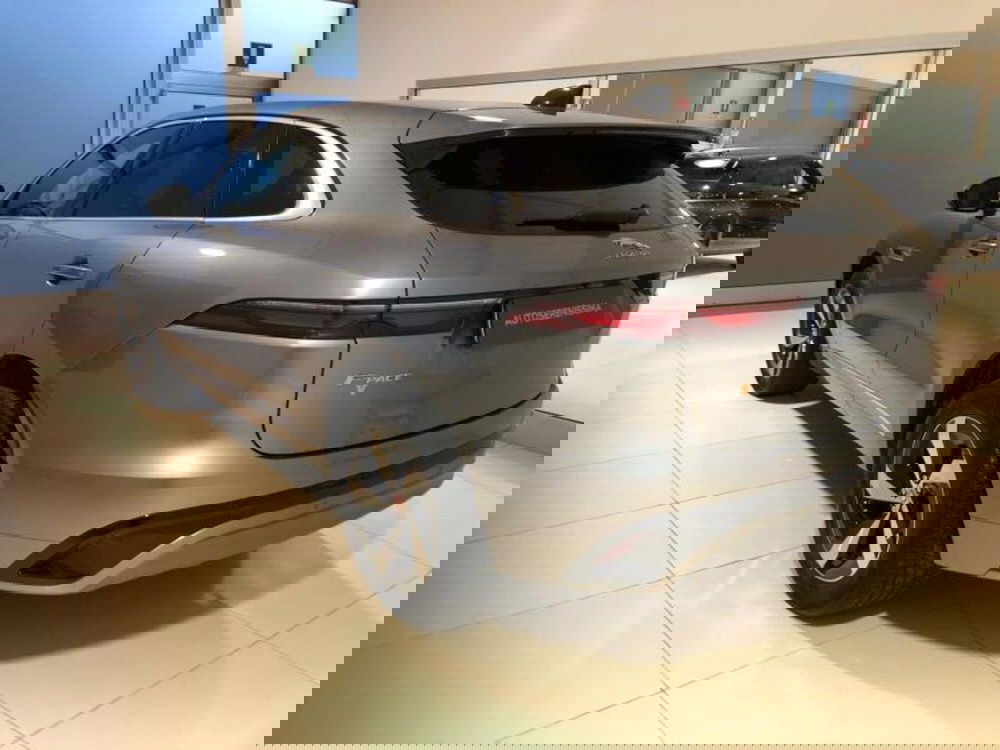 Jaguar F-Pace usata a Venezia (4)