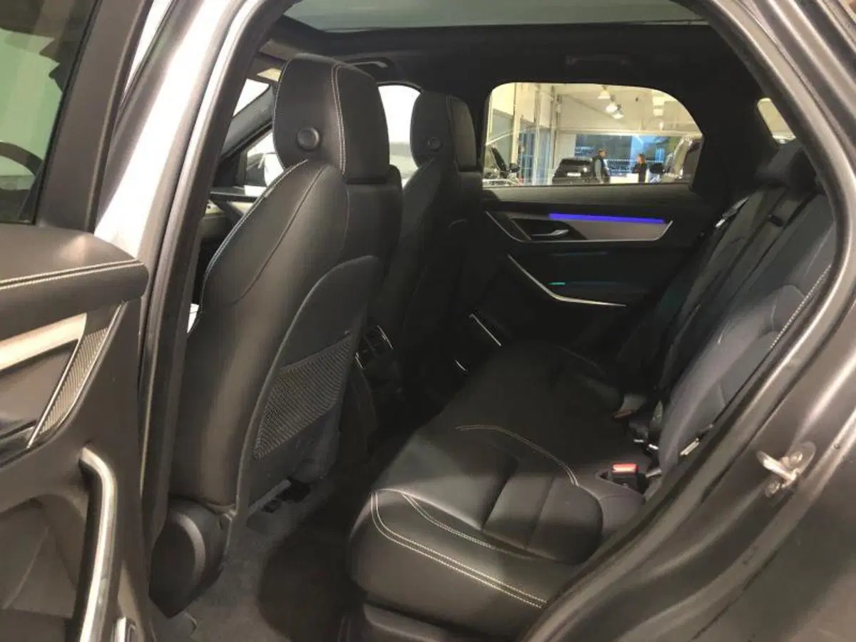 Jaguar F-Pace usata a Venezia (7)