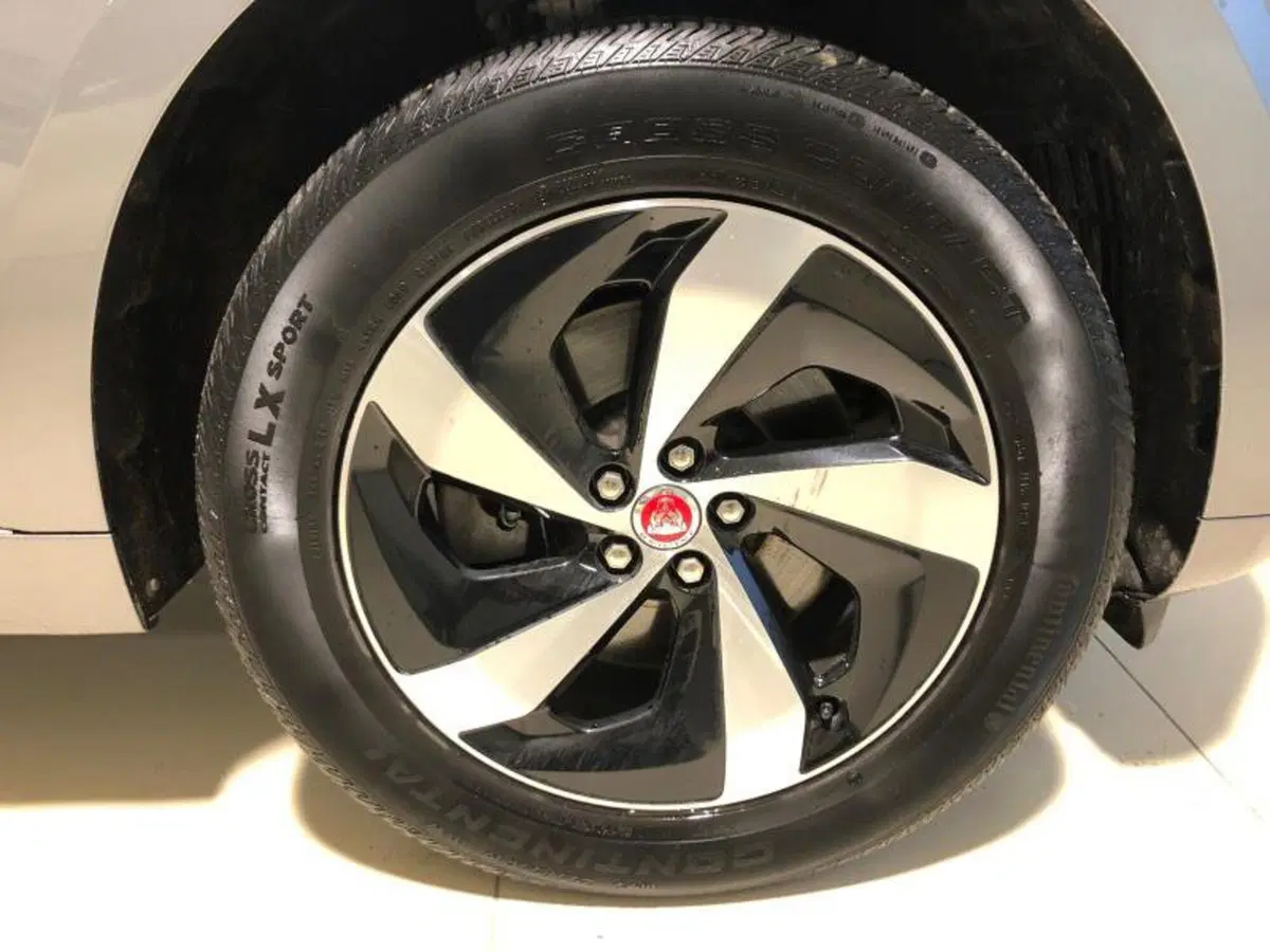 Jaguar F-Pace usata a Venezia (9)