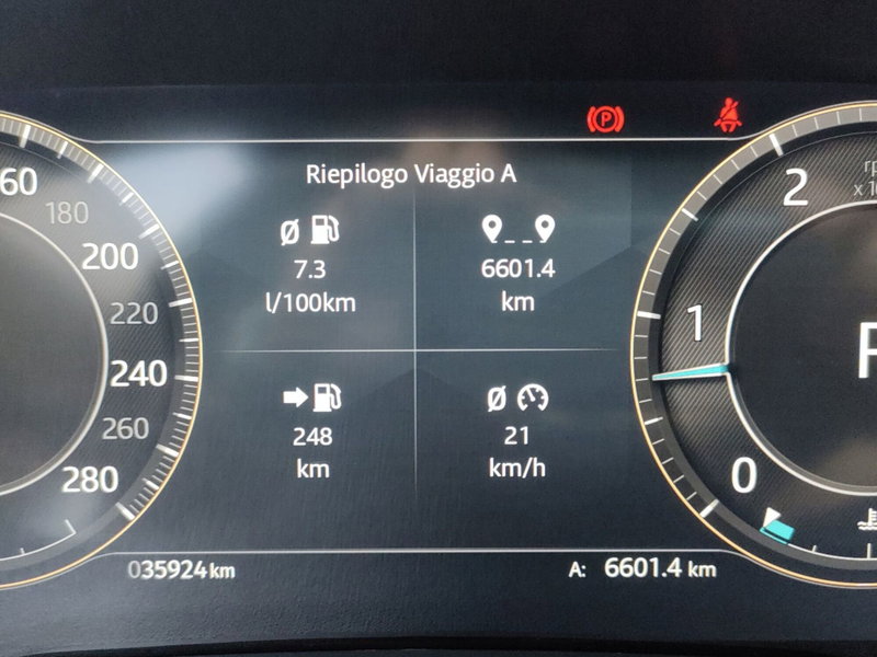 Jaguar E-Pace usata a Milano (10)