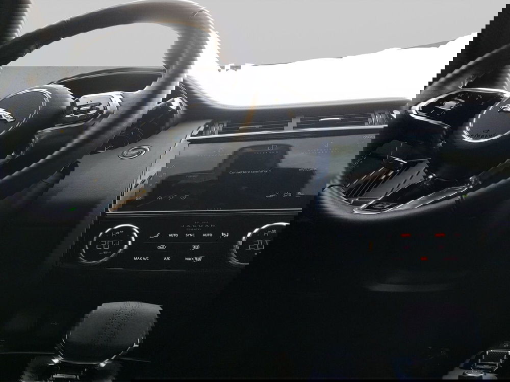 Jaguar E-Pace usata a Milano (11)