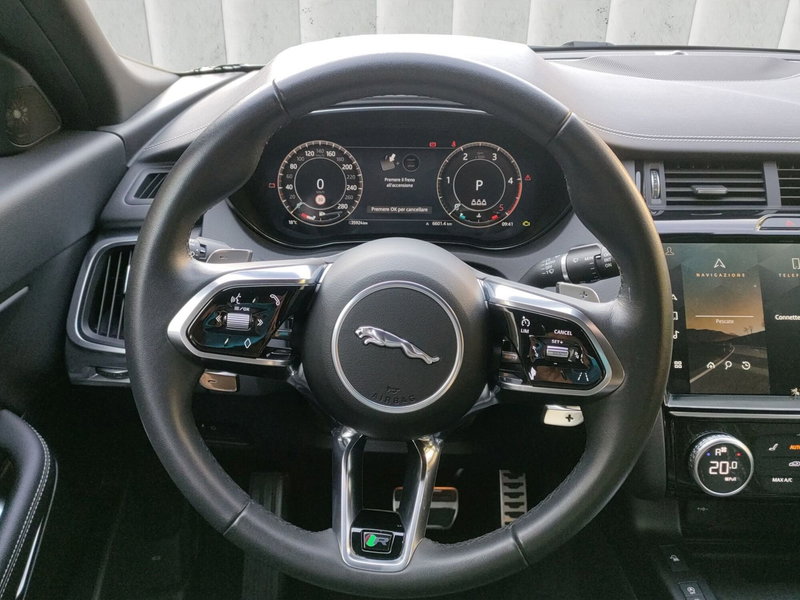 Jaguar E-Pace usata a Milano (12)