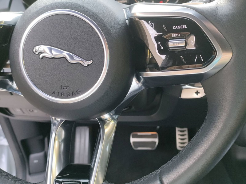 Jaguar E-Pace usata a Milano (14)