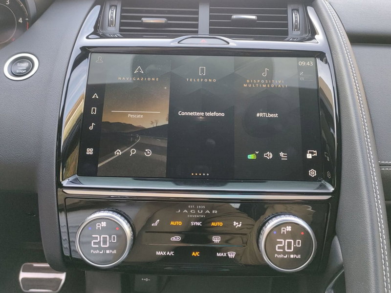 Jaguar E-Pace usata a Milano (15)