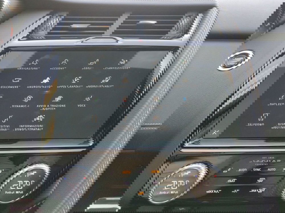 Jaguar E-Pace usata a Milano (16)