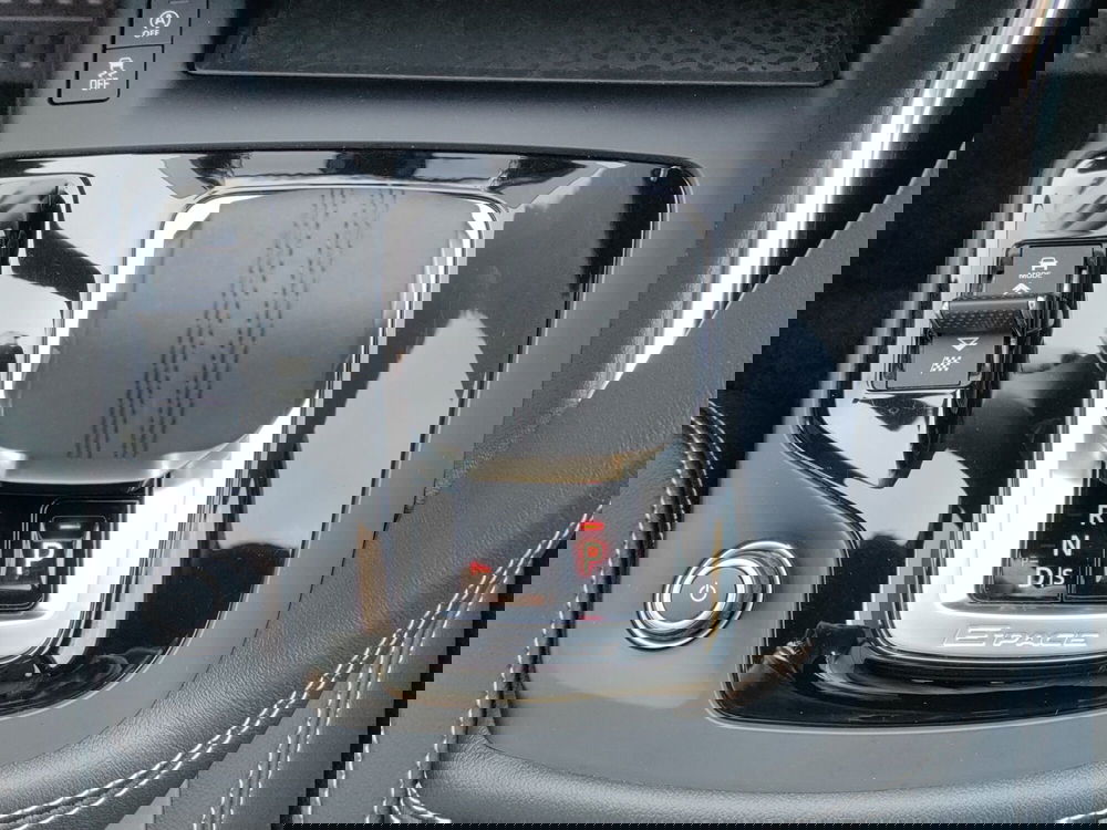 Jaguar E-Pace usata a Milano (17)