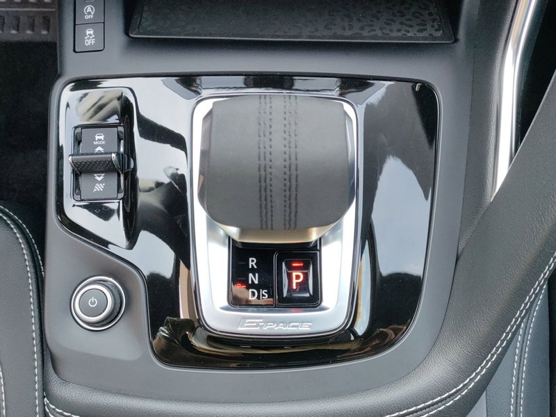 Jaguar E-Pace usata a Milano (17)