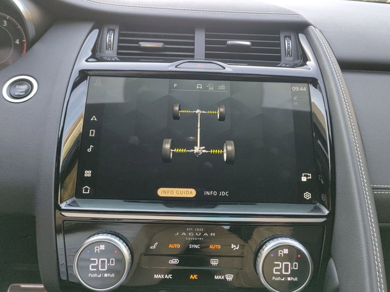 Jaguar E-Pace usata a Milano (18)