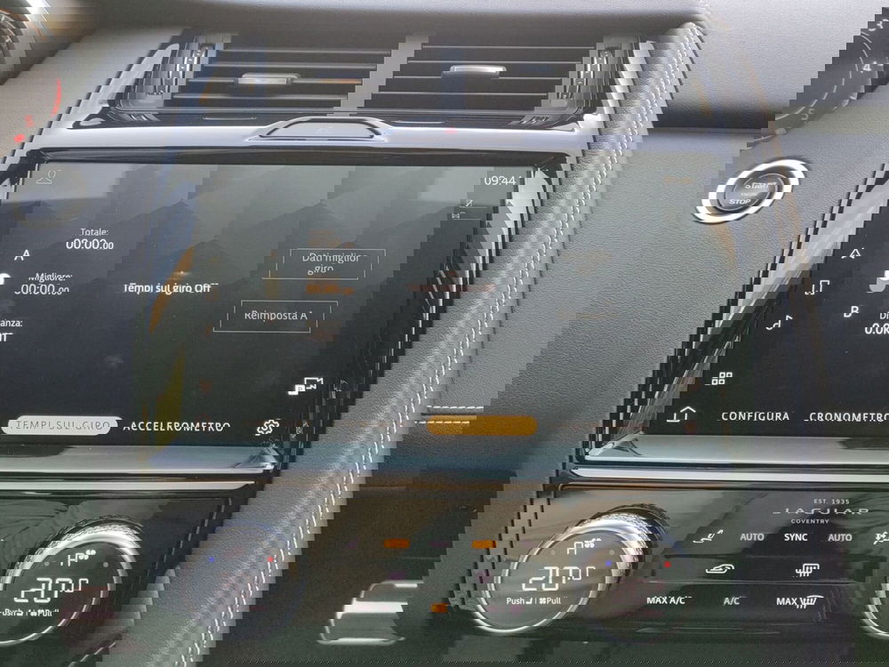 Jaguar E-Pace usata a Milano (20)