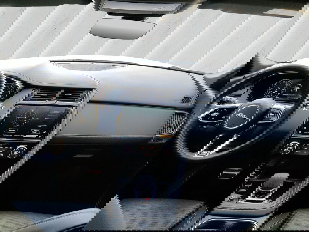 Jaguar E-Pace usata a Milano (4)