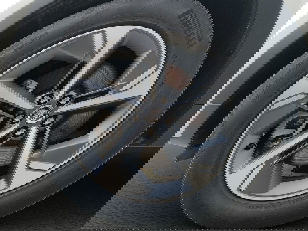 Jaguar E-Pace usata a Milano (9)