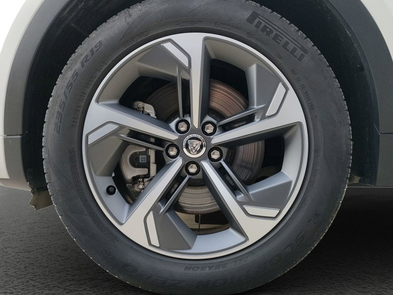 Jaguar E-Pace usata a Milano (9)