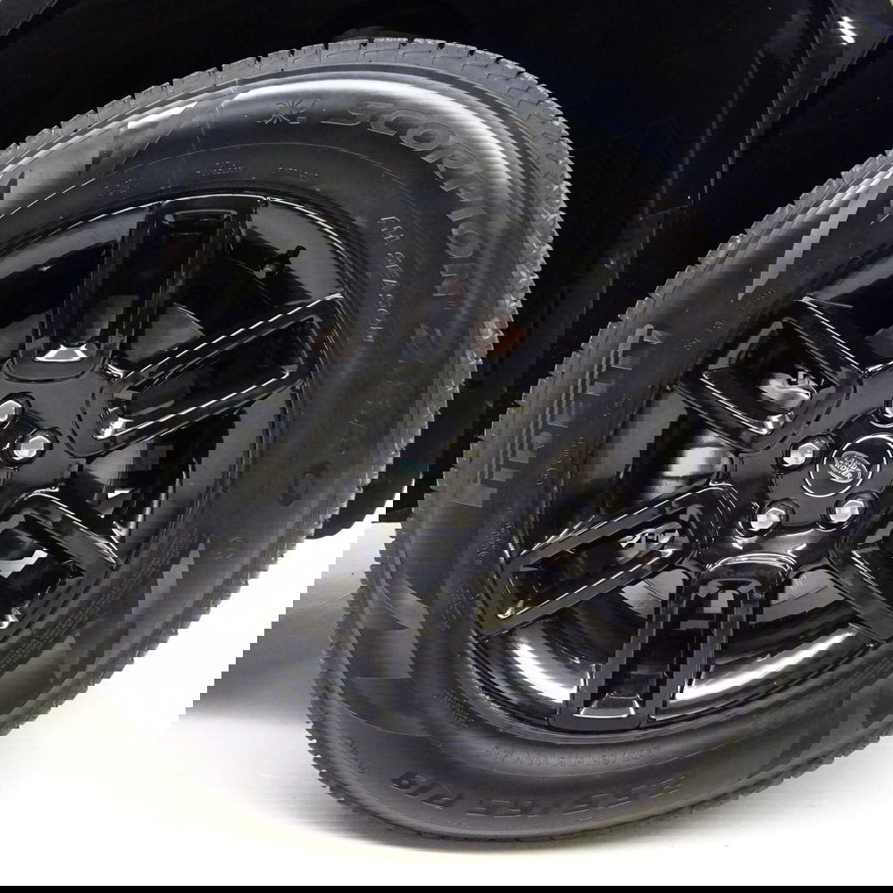 Land Rover Defender usata a Como (9)