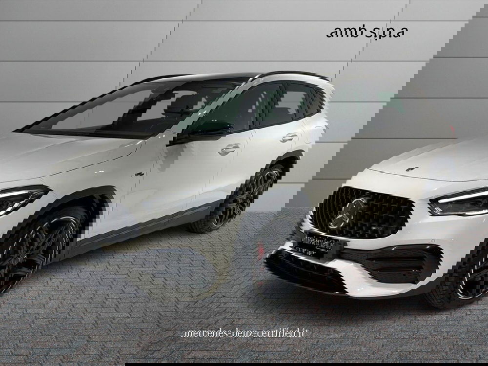 Mercedes-Benz GLA SUV usata a Napoli